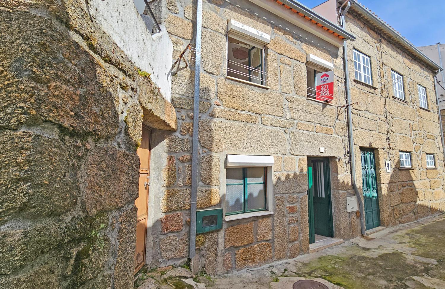  köpa byhus Gonçalo Guarda 1