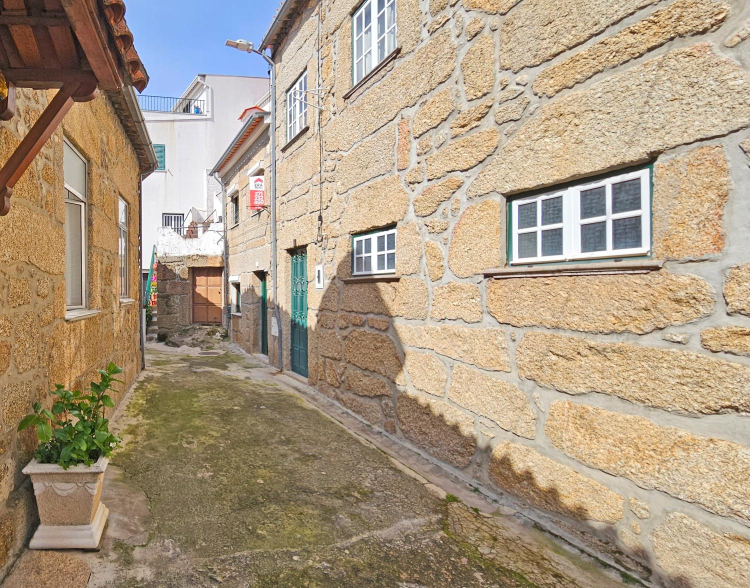 köpa byhus Gonçalo Guarda 2