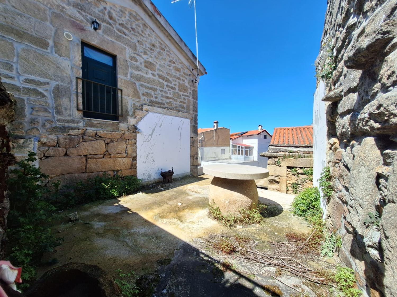  köpa byhus Outeiro de Gatos Mêda 3
