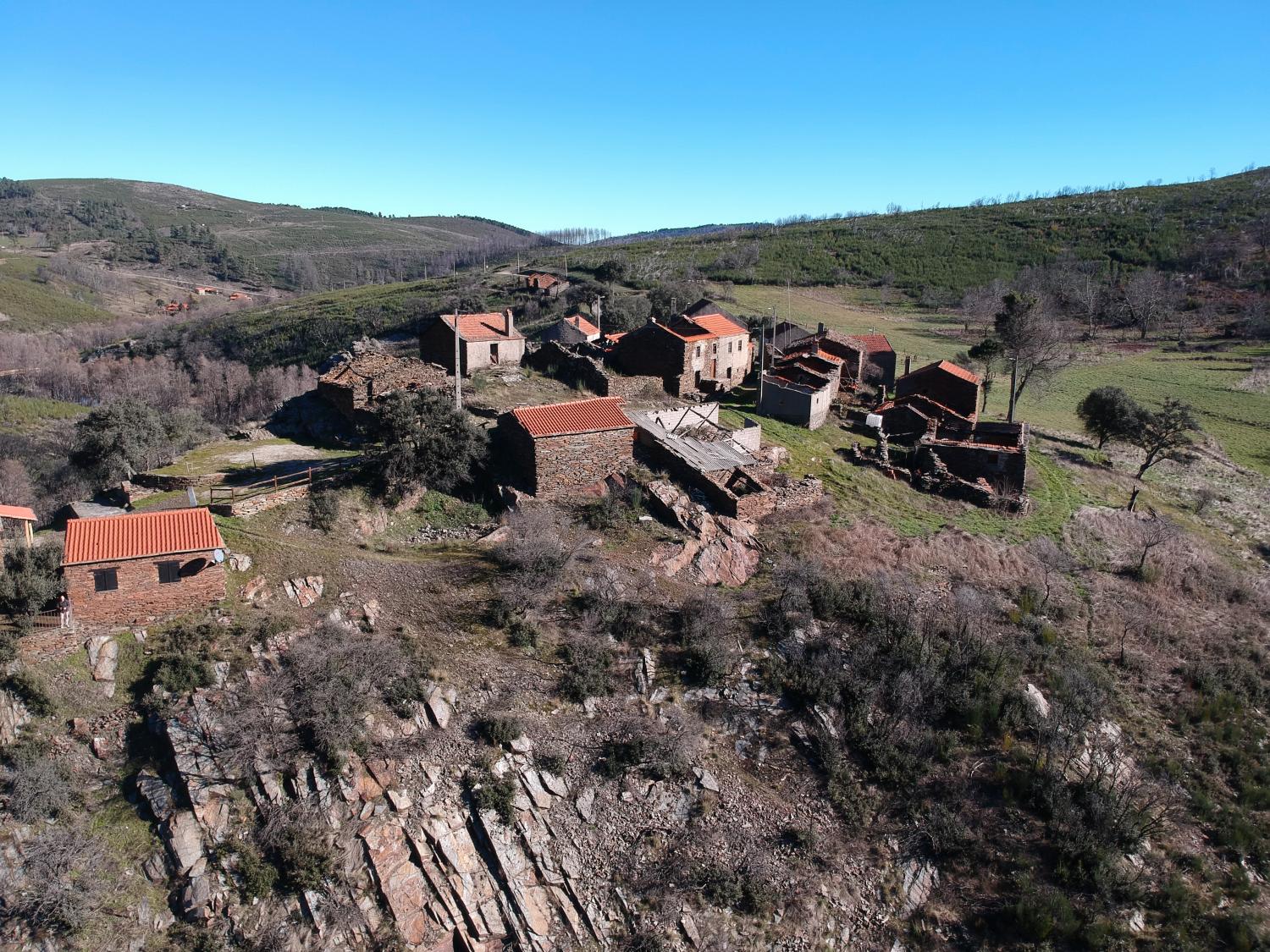 köpa byhus Quinta da Taberna Guarda 2