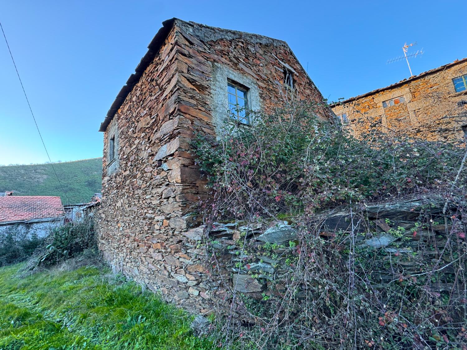  köpa byhus Quinta da Taberna Guarda 4