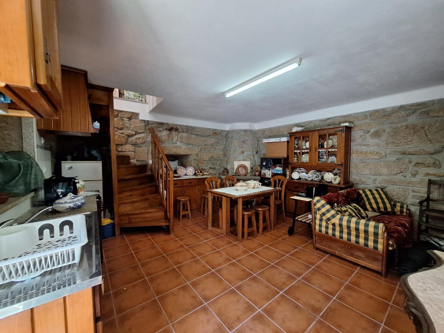  köpa byhus Outeiro de Gatos Mêda 8