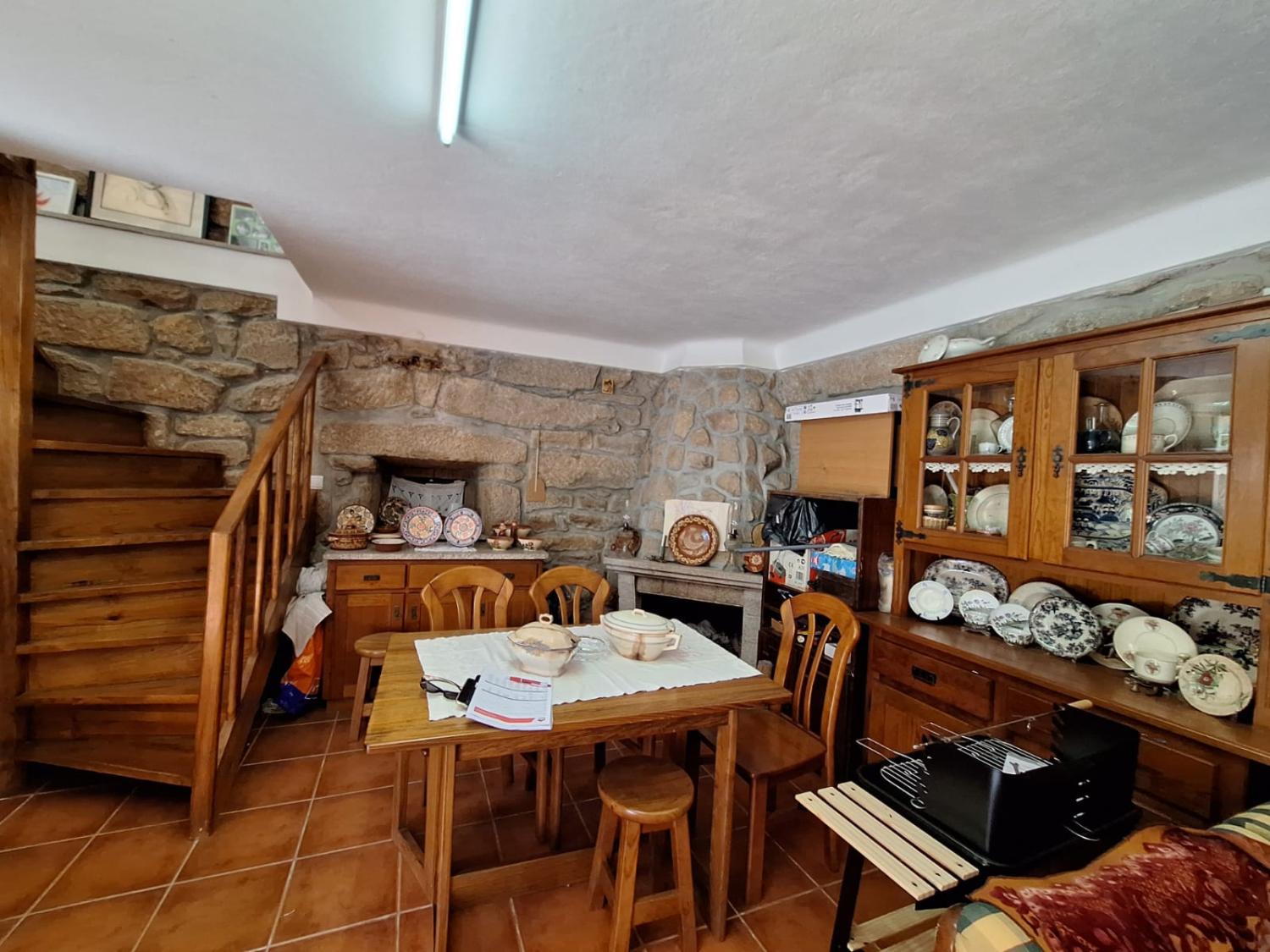  köpa byhus Outeiro de Gatos Mêda 6